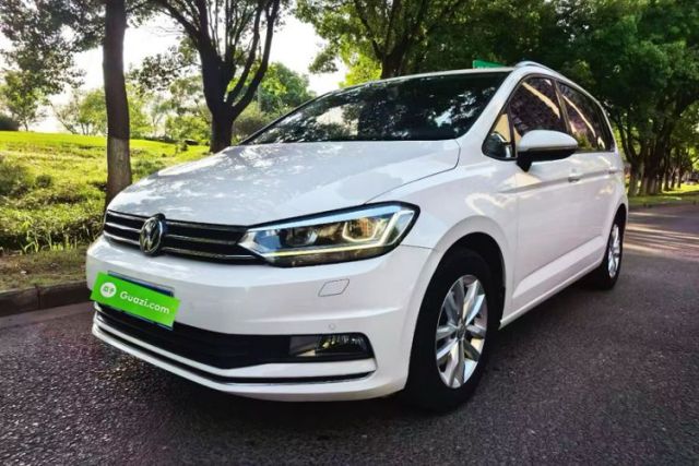 Ojetý Volkswagen Touran 2016 Volkswagen Touran L 280TSI DSG Comfort Edition