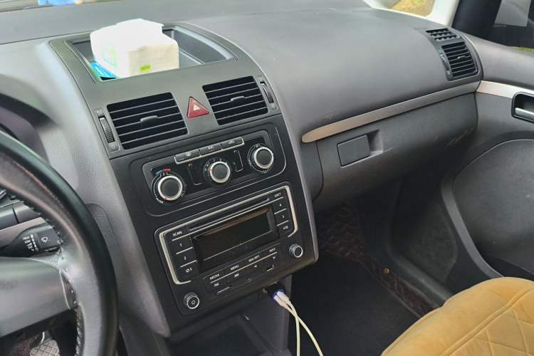 Used Volkswagen Touran  Audio And AC Panel