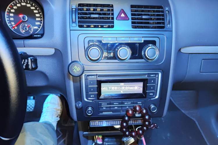 Used Volkswagen Touran  Audio And AC Panel
