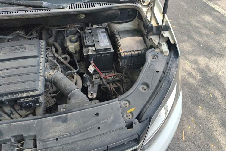 Used Volkswagen Touran  Engine Bay Left