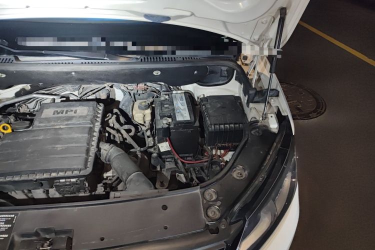 Used Volkswagen Touran  Engine Bay Left