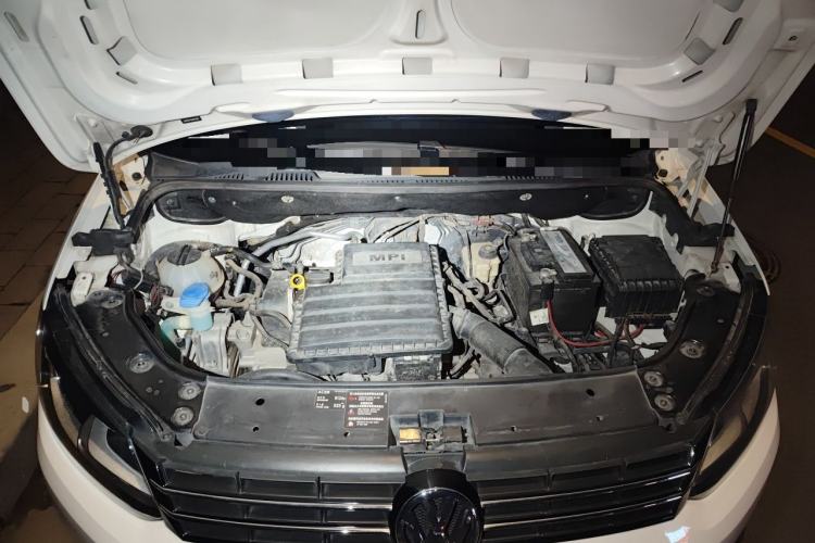 Used Volkswagen Touran  Engine Bay