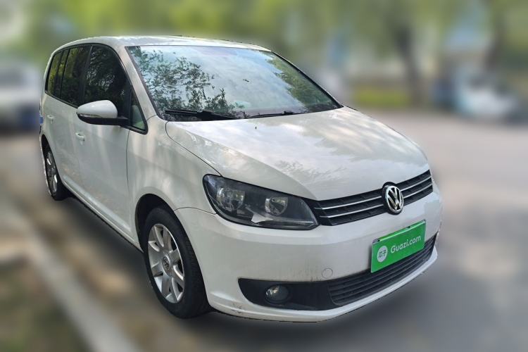 Used Volkswagen Touran  Front Right 45 Deg