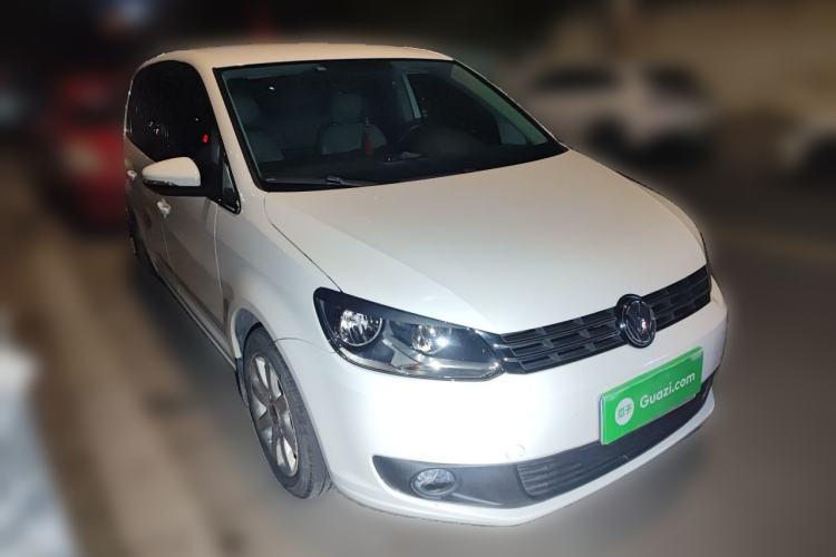 Used Volkswagen Touran  Front Right 45 Deg