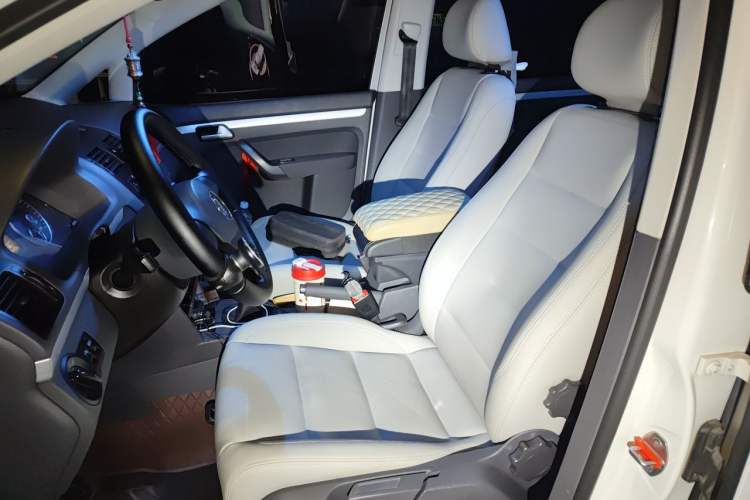 Used Volkswagen Touran  Left Front Seat