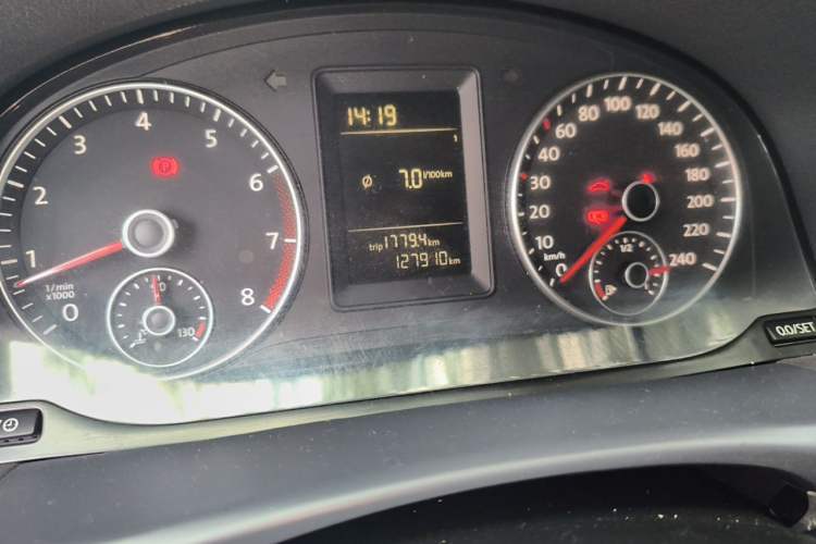 Used Volkswagen Touran  Odometer Close Up