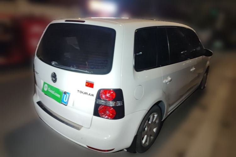 Used Volkswagen Touran  Rear Right 45 Deg