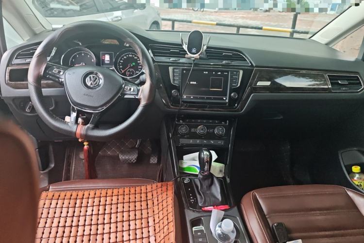 Used Volkswagen Touran 2018 Volkswagen Touran L 330TSI DSG Luxury Edition Center Console