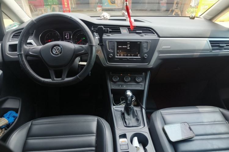 Used Volkswagen Touran 2018 Volkswagen Touran L 280TSI DSG Style Edition 7 Seats China VI Standard Center Console