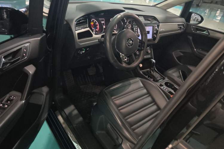 Used Volkswagen Touran 2018 Volkswagen Touran L 280TSI DSG Comfort Edition 7 Seats China VI Standard Driver Seat