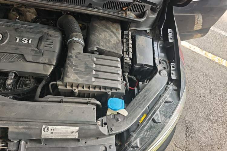 Used Volkswagen Touran 2018 Volkswagen Touran L 330TSI DSG Luxury Edition Engine Bay Left