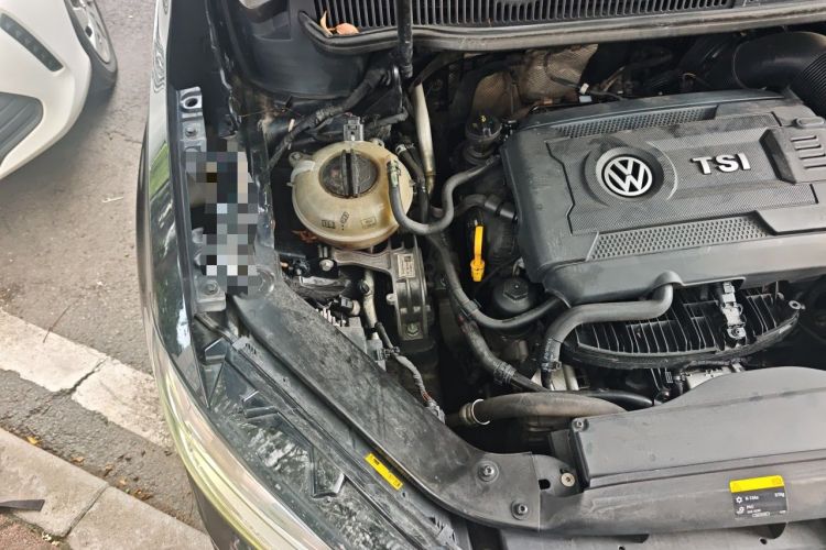 Used Volkswagen Touran 2018 Volkswagen Touran L 330TSI DSG Luxury Edition Engine Bay Right