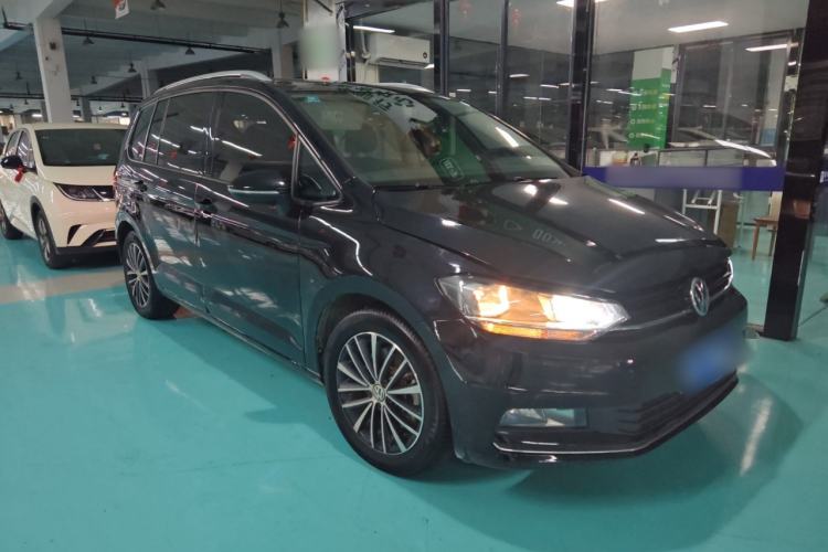 Used Volkswagen Touran 2018 Volkswagen Touran L 280TSI DSG Comfort Edition 7 Seats China VI Standard Front Right 45 Deg