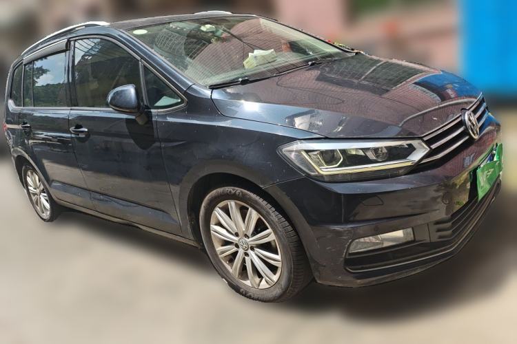 Used Volkswagen Touran 2018 Volkswagen Touran L 280TSI DSG Comfort Edition 6-seater Front Right 45 Deg
