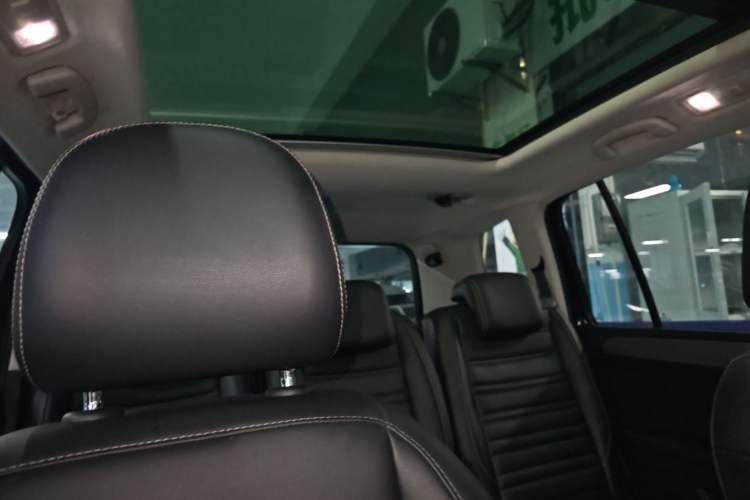 Used Volkswagen Touran 2018 Volkswagen Touran L 280TSI DSG Comfort Edition 7 Seats China VI Standard Headliner