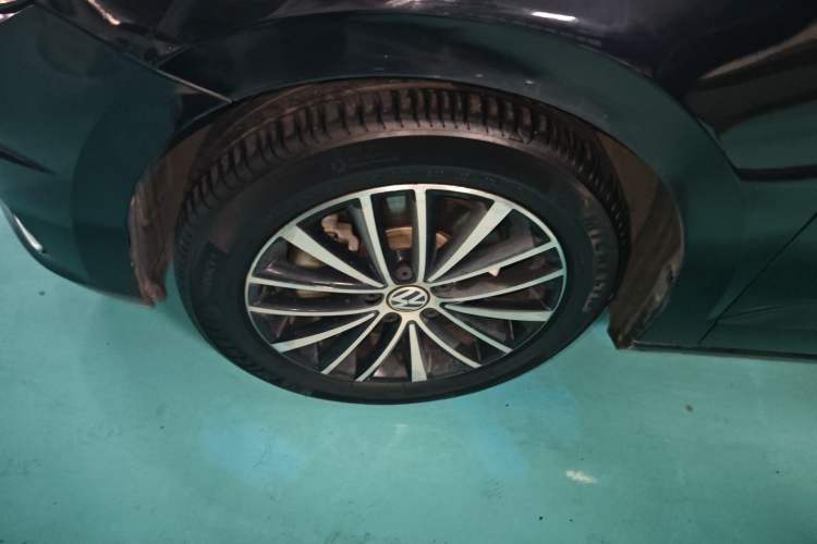 Used Volkswagen Touran 2018 Volkswagen Touran L 280TSI DSG Comfort Edition 7 Seats China VI Standard Left Front Wheel Hub