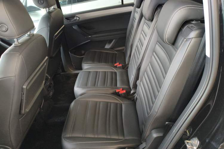 Used Volkswagen Touran 2018 Volkswagen Touran L 280TSI DSG Comfort Edition 7 Seats China V Emission Standard Left Rear Seat