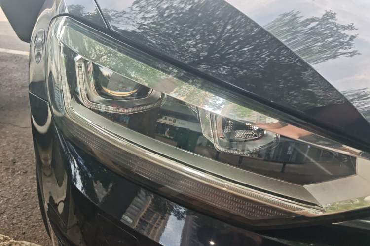 Used Volkswagen Touran 2018 Volkswagen Touran L 330TSI DSG Luxury Edition Right Front Headlight