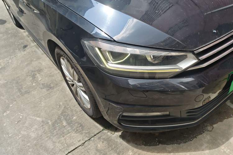 Used Volkswagen Touran 2018 Volkswagen Touran L 280TSI DSG Comfort Edition 6-seater Right Front Headlight