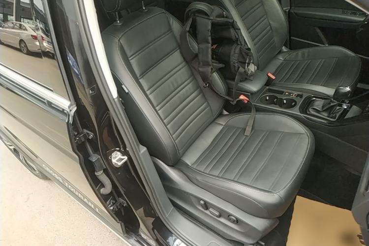 Used Volkswagen Touran 2018 Volkswagen Touran L 280TSI DSG Boundary Luxury Edition 6 Seats China V Emission Standard Right Front Seat