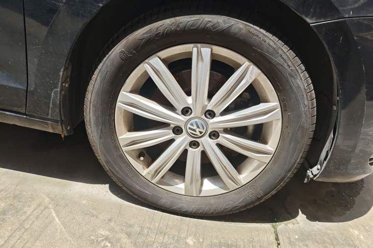Used Volkswagen Touran 2018 Volkswagen Touran L 280TSI DSG Comfort Edition 6-seater Right Front Wheel Hub