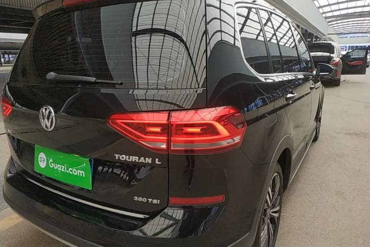 Used Volkswagen Touran 2018 Volkswagen Touran L 280TSI DSG Boundary Luxury Edition 6 Seats China V Emission Standard Right Rear Taillight