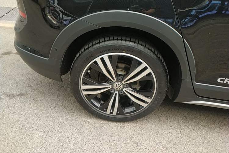 Used Volkswagen Touran 2018 Volkswagen Touran L 280TSI DSG Boundary Luxury Edition 6 Seats China V Emission Standard Right Rear Wheel Hub