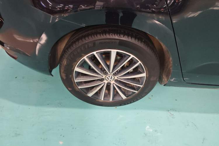 Used Volkswagen Touran 2018 Volkswagen Touran L 280TSI DSG Comfort Edition 7 Seats China VI Standard Right Rear Wheel Hub