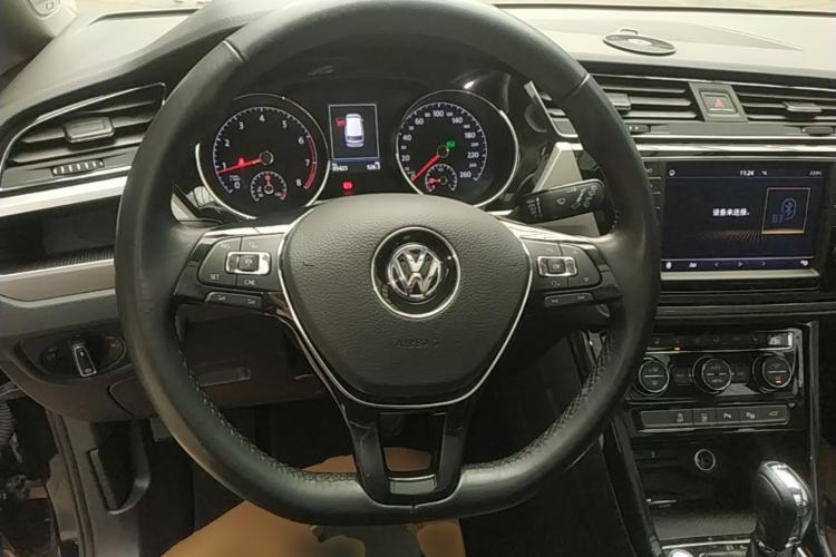 Used Volkswagen Touran 2018 Volkswagen Touran L 280TSI DSG Boundary Luxury Edition 6 Seats China V Emission Standard Steering Wheel