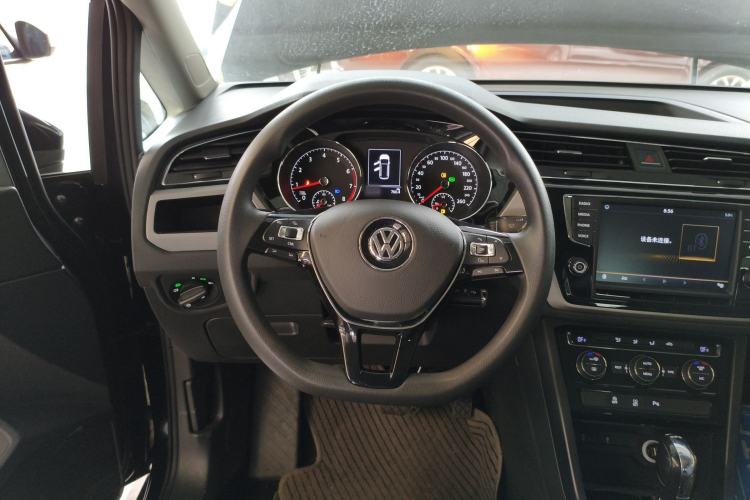 Used Volkswagen Touran 2018 Volkswagen Touran L 280TSI DSG Comfort Edition 7 Seats China V Emission Standard Steering Wheel