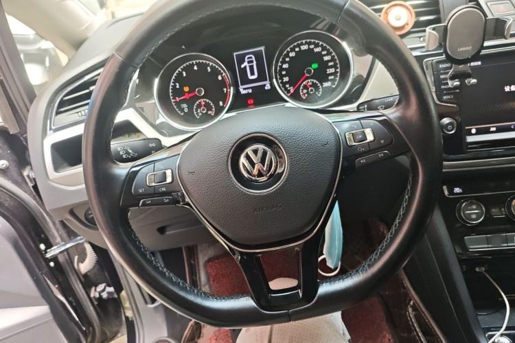 Used Volkswagen Touran 2018 Volkswagen Touran L 280TSI DSG Comfort Edition 6-seater Steering Wheel
