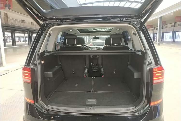Used Volkswagen Touran 2018 Volkswagen Touran L 280TSI DSG Boundary Luxury Edition 6 Seats China V Emission Standard Trunk