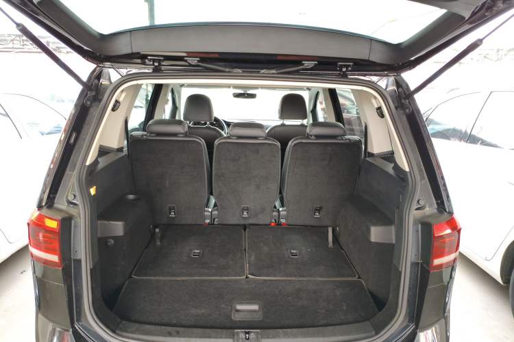 Used Volkswagen Touran 2018 Volkswagen Touran L 280TSI DSG Comfort Edition 7 Seats China V Emission Standard Trunk