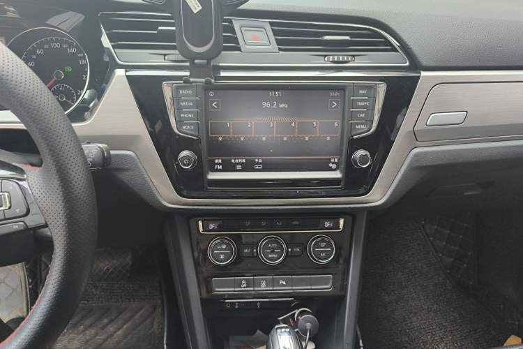 Used Volkswagen Touran 2018 Volkswagen Touran L 280TSI DSG Comfort Edition 7 Seats China V Emission Standard Audio And AC Panel