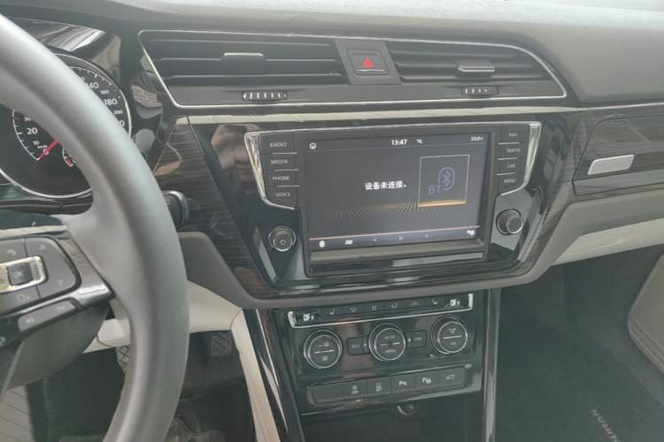 Used Volkswagen Touran 2018 Volkswagen Touran L 280TSI DSG Luxury Edition 6-seater Audio And AC Panel