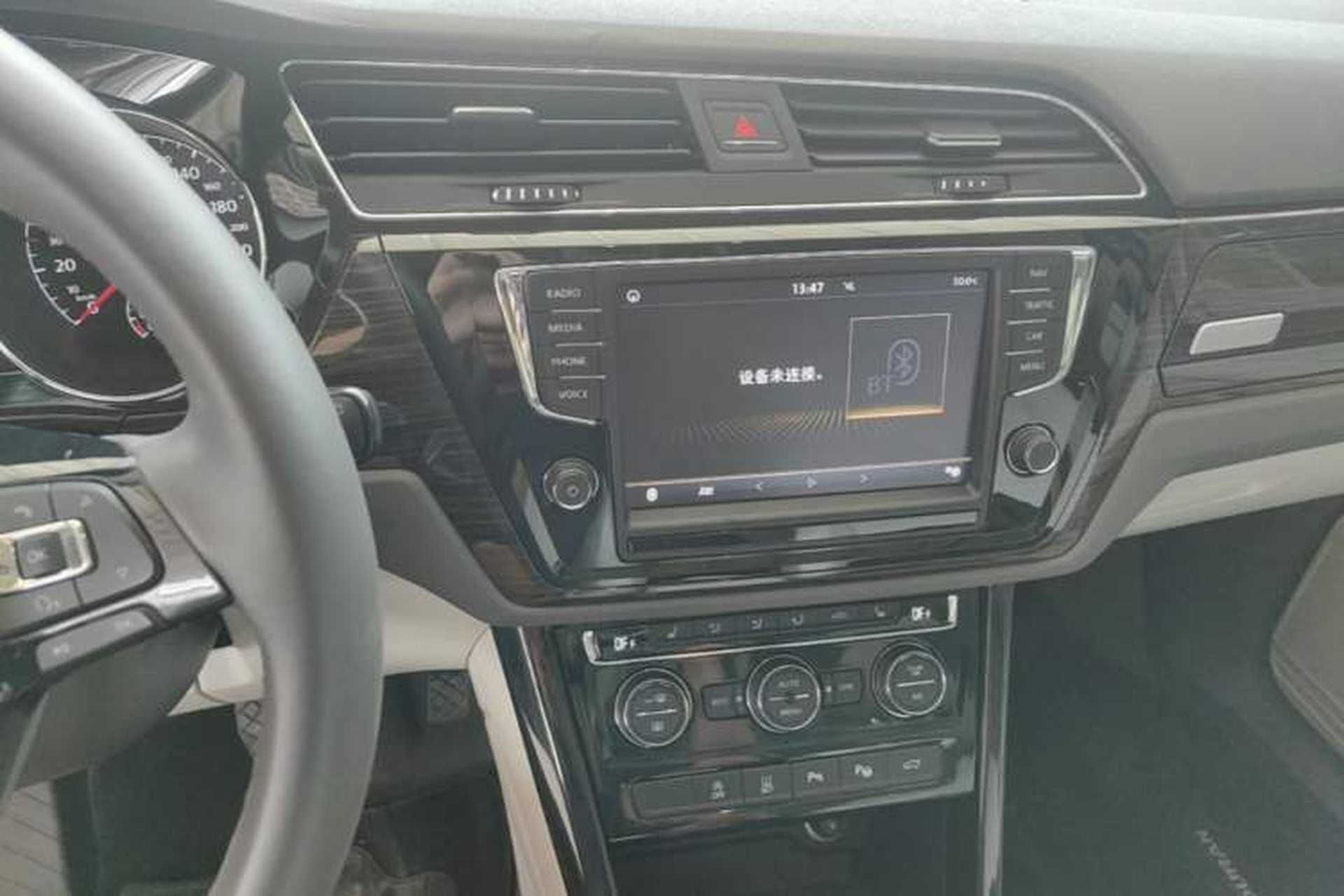 Used Volkswagen Touran 2018 Volkswagen Touran L 280TSI DSG Luxury Edition 6-seater Audio And AC Panel