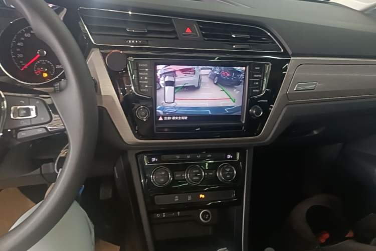 Used Volkswagen Touran 2018 Volkswagen Touran L 280TSI DSG Comfort Edition 7 Seats China V Emission Standard Audio And AC Panel