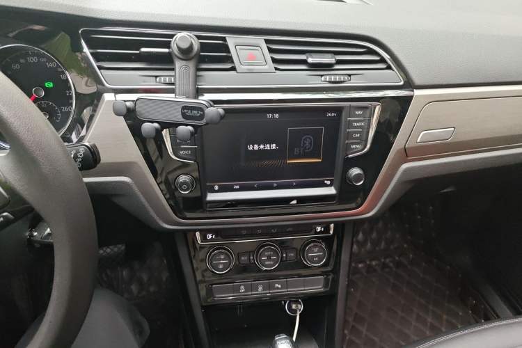 Used Volkswagen Touran 2018 Volkswagen Touran L 280TSI DSG Comfort Edition 7 Seats China VI Standard Audio And AC Panel