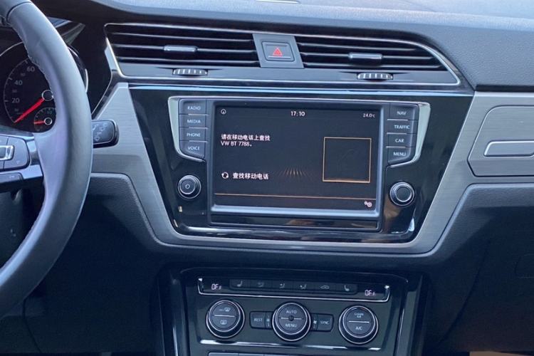 Used Volkswagen Touran 2018 Volkswagen Touran L 330TSI DSG Luxury Edition Audio And AC Panel