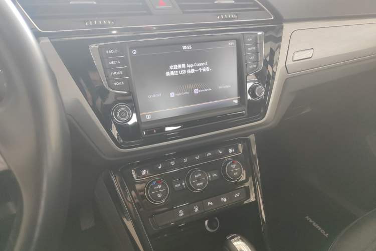 Used Volkswagen Touran 2018 Volkswagen Touran L 280TSI DSG Luxury Edition 7 Seats Audio And AC Panel