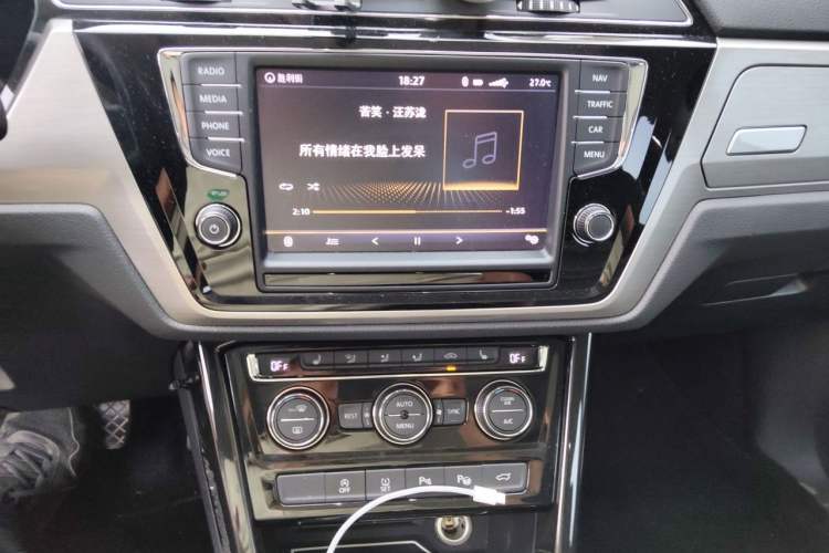 Used Volkswagen Touran 2018 Volkswagen Touran L 280TSI DSG Luxury Edition 7 Seats Audio And AC Panel