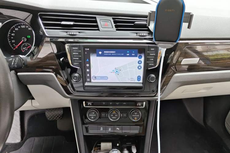 Used Volkswagen Touran 2018 Volkswagen Touran L 280TSI DSG Comfort Edition 7-seater Audio And AC Panel
