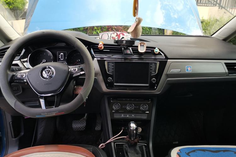 Used Volkswagen Touran 2018 Volkswagen Touran L 280TSI DSG Comfort Edition 7 Seats China V Emission Standard Center Console