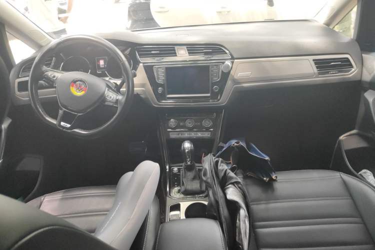Used Volkswagen Touran 2018 Volkswagen Touran L 330TSI DSG Luxury Edition Center Console