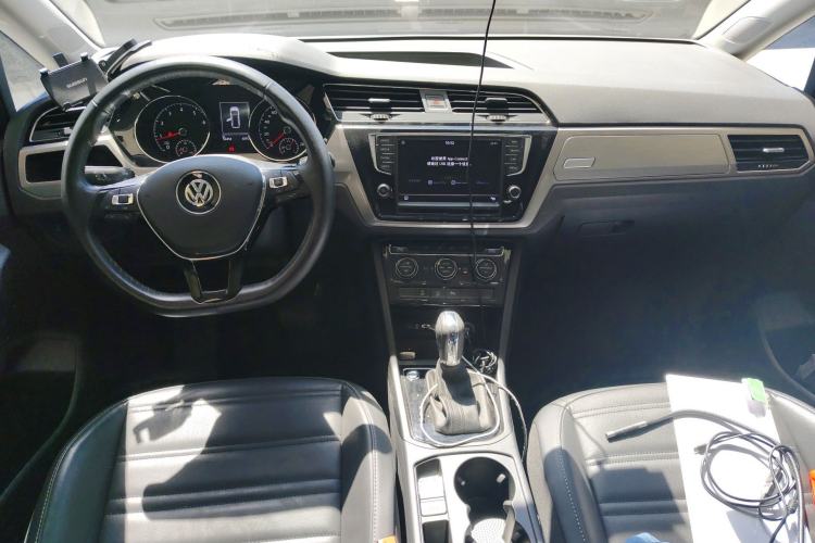 Used Volkswagen Touran 2018 Volkswagen Touran L 280TSI DSG Boundary Edition 7 Seats China V Emission Standard Center Console