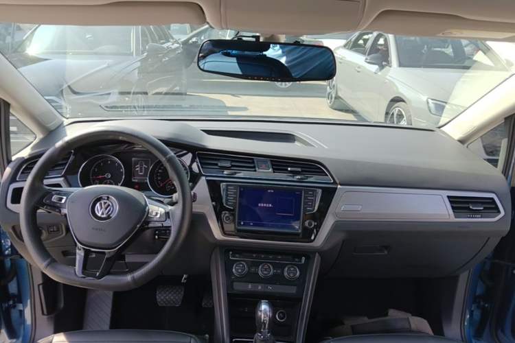 Used Volkswagen Touran 2018 Volkswagen Touran L 280TSI DSG Comfort Edition 7 Seats China V Emission Standard Center Console