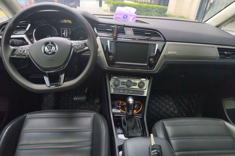 Used Volkswagen Touran 2018 Volkswagen Touran L 280TSI DSG Comfort Edition 7 Seats China VI Standard Center Console
