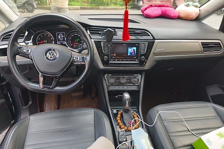 Used Volkswagen Touran 2018 Volkswagen Touran L 280TSI DSG Boundary Edition 7 Seats China VI Standard Center Console