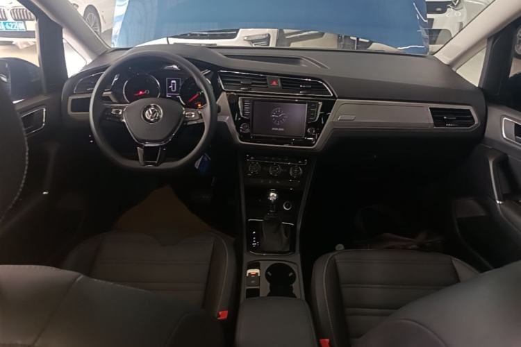 Used Volkswagen Touran 2018 Volkswagen Touran L 280TSI DSG Comfort Edition 7 Seats China V Emission Standard Center Console