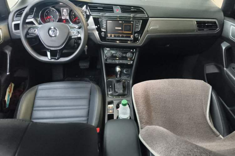 Used Volkswagen Touran 2018 Volkswagen Touran L 280TSI DSG Comfort Edition 7 Seats China V Emission Standard Center Console